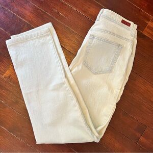 Light wash Gloria Vanderbilt Amanda jeans 10 long